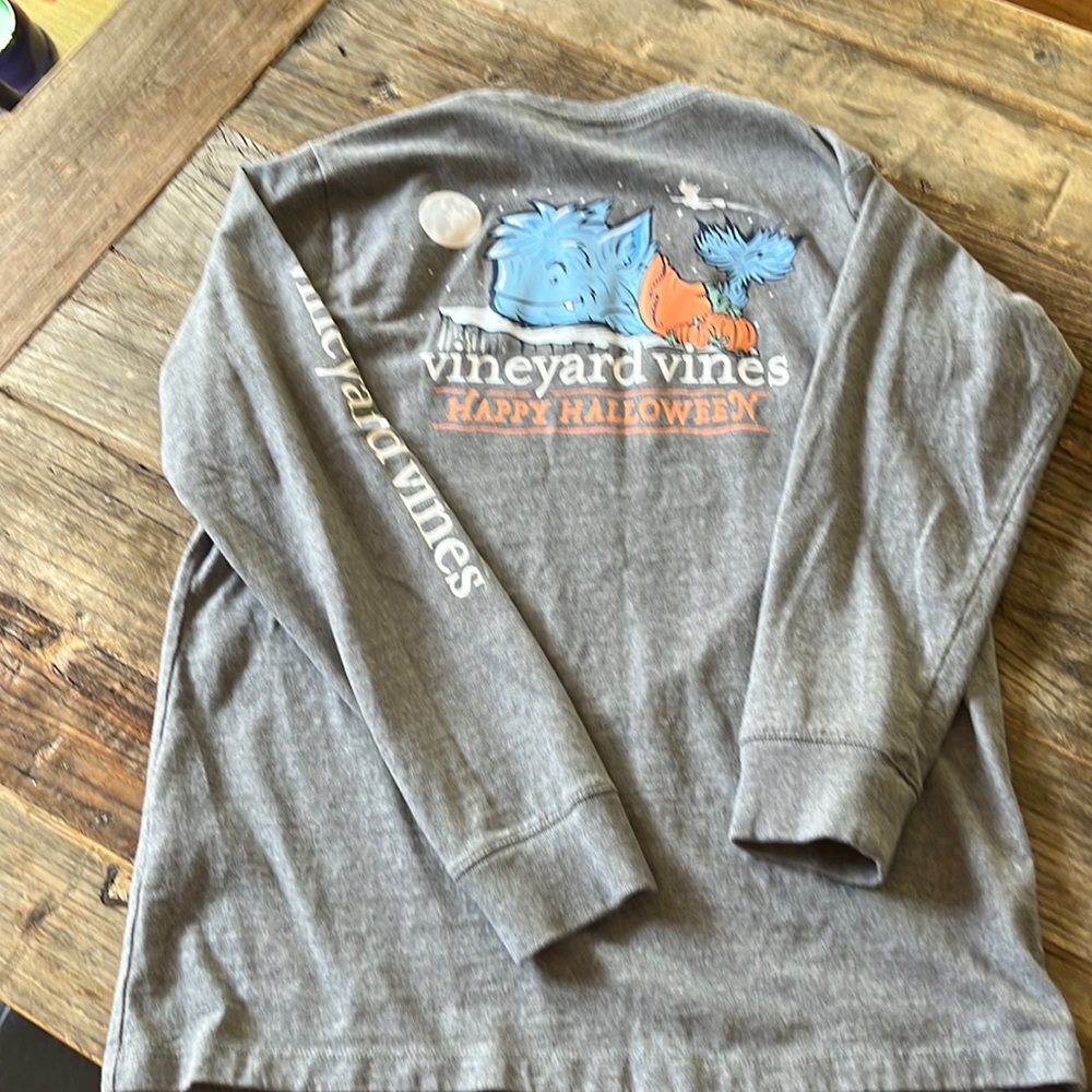 Vineyard Vines t-shirt